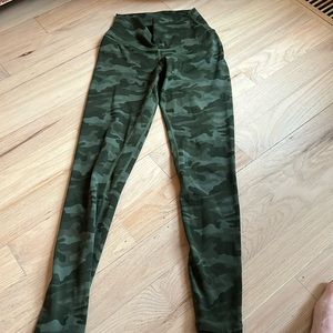 Colorfulkoloa size XS camo leggings